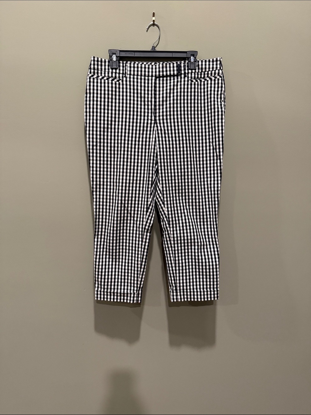 White House Black Market Black and White Gingham Cropped Pants